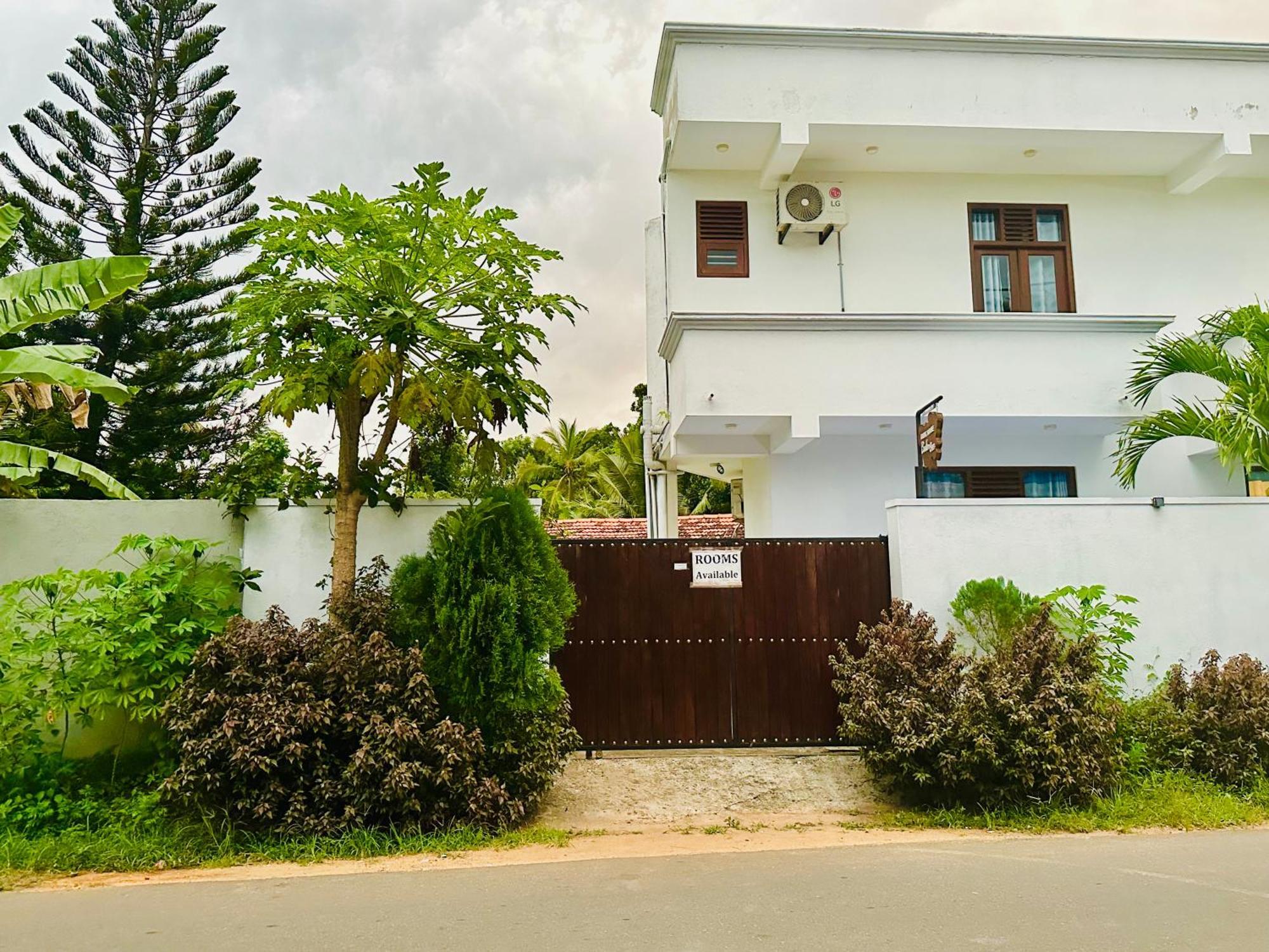 Guesthouse Bodensee Hikkaduwa Exterior foto